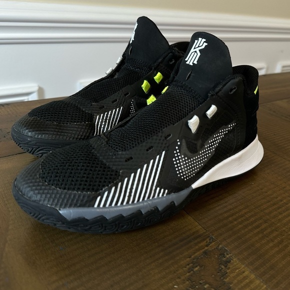 Nike size 5 Kyrie Flytrap V 5 Black White Cool Grey Volt Youth Kids Boys size 5 - Picture 7 of 12